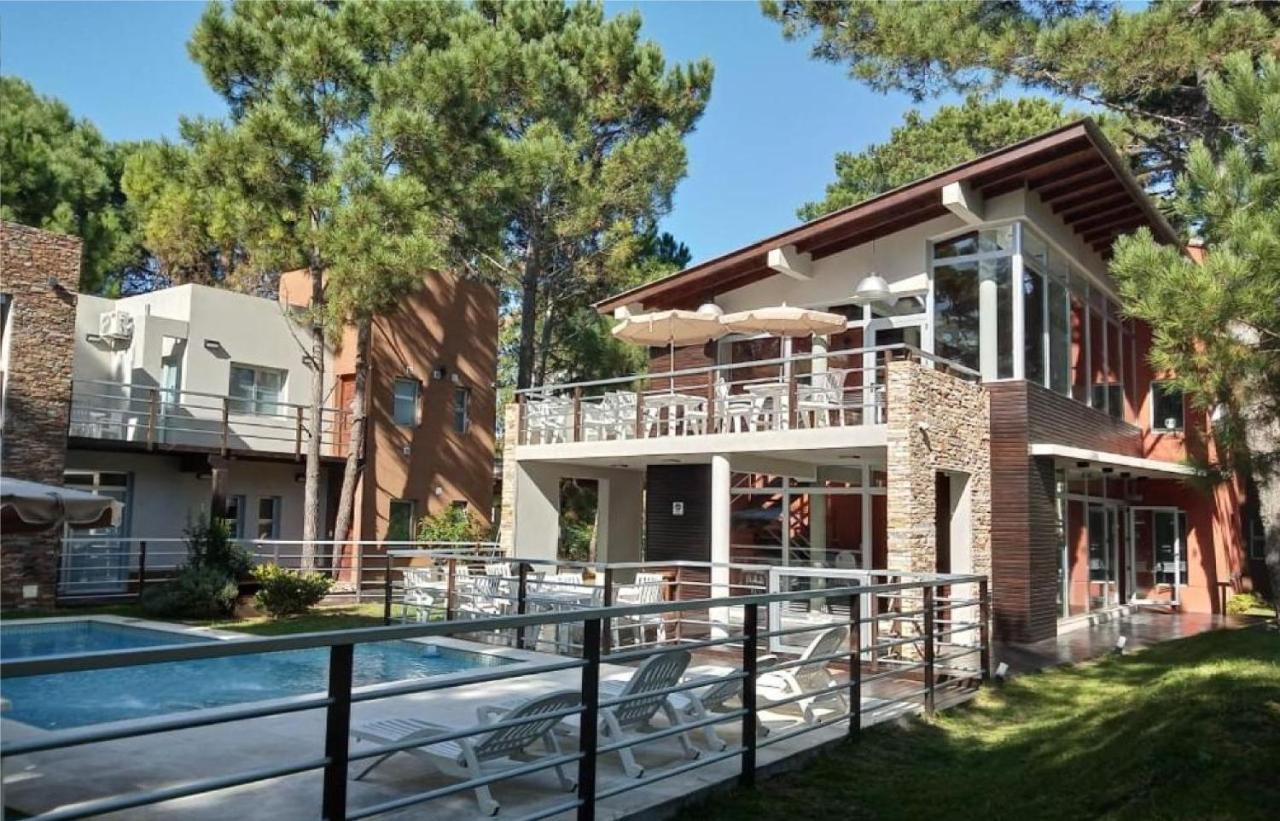 Del Aparthotel *